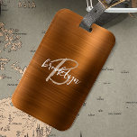 Monogram för Brödd Orange Metall Bagagebricka<br><div class="desc">Den här elegantens bagagetagg för personlig har ett monogram och första namn i modernt beige och vitt skript på ett trendig som brinner orange faux borstad metall bakgrund.</div>