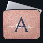 Monogram för den blå Glitter-Gnistran rosa ros Gul Laptop Fodral<br><div class="desc">Rosan och Ro Guld-flottan Blue Faux Glitter och Gnistra Elegant Monogram Fodral. Fodral kan anpassas så att det omfattar ditt första och första namn.</div>