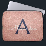 Monogram för den blå Glitter-Gnistran rosa ros Gul Laptop Fodral<br><div class="desc">Rosan och Ro Guld-flottan Blue Faux Glitter och Gnistra Elegant Monogram Fodral. Fodral kan anpassas så att det omfattar ditt första och första namn.</div>