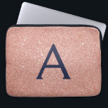 Monogram för den blå Glitter-Gnistran rosa ros Gul Laptop Fodral<br><div class="desc">Rosan och Ro Guld-flottan Blue Faux Glitter och Gnistra Elegant Monogram Fodral. Fodral kan anpassas så att det omfattar ditt första och första namn.</div>