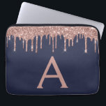 Monogram för den blå Glitter-Gnistran rosa ros Gul Laptop Fodral<br><div class="desc">Rosa ros,  Guld och marinblå faux-fyndplats Modern och Elegant Girly Glitter och Gnistra Elegant Monogram Fodral. Fodral kan anpassas så att det omfattar ditt första och första namn.</div>