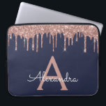 Monogram för den blå Glitter-Gnistran rosa ros Gul Laptop Fodral<br><div class="desc">Rosa ros,  Guld och marinblå faux-fyndplats Modern och Elegant Girly Glitter och Gnistra Elegant Monogram Fodral. Fodral kan anpassas så att det omfattar ditt första och första namn.</div>