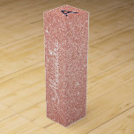 Monogram för den blå Glitter-Gnistran rosa ros Gul Presentask För Vinflaska<br><div class="desc">Presentask för Vinflaska rosa ros Guld och marinblå Faux Glitter och Gnistra Elegant. Den här Presentask för Vinflaska kan anpassas så att den omfattar ditt första och första namn och gör en underbar födelsedag,  bachelorette-fest,  möhippa-gåva.</div>