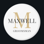 Monogram för den minimalistiska Anpassningsbarna G Magnet<br><div class="desc">Modern Guld och Black Monogrammed runda magnet för marskalkar - Skapa din egen anpassningsbar Groomsman-gåva genom att lägga till mottagarens namn och monogram. En unik och tankeväckande gåva till bröllopsfestens medlemmar. Du kan ändra groomsman-mallen till bäste man, far-i-groom osv. Vill du ha ett annat teckensnitt eller färg för monogrammet och...</div>