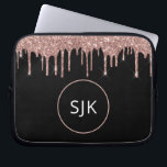 Monogram för den  Rosan vid Glitter Gnistra Guld Laptop Fodral<br><div class="desc">Rosa - Ro Guld och Svarta Faux Glitter och Gnistra Elegant Monogrammed Initialer Fodral. Fodral kan anpassas så att det omfattar ditt första och första namn.</div>