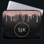 Monogram för den  Rosan vid Glitter Gnistra Guld Laptop Fodral<br><div class="desc">Rosa - Ro Guld och Svarta Faux Glitter och Gnistra Elegant Monogrammed Initialer Fodral. Fodral kan anpassas så att det omfattar ditt första och första namn.</div>
