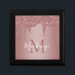 Monogram för drivrutiner i Luxury Ro Guld Gnistra  Minnesask<br><div class="desc">Girly Ro Guld Gnistra Glitter driver Monogram Gift Box med mode faux  rosa/ro guld glitter på chic på anpassningsbarnas bakgrund med din namn monogram och . Kontakta oss på cedarandstring@gmail.com om du behöver hjälp med designen eller matchande produkter.</div>