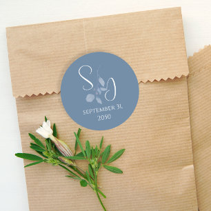 Monogram för enkel minimal blå Blommigt i Bröllop Runt Klistermärke