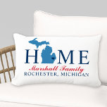 Monogram för familjen Michigan Home Red och Blue A Lumbarkudde<br><div class="desc">Snyggtens välkomstkudde innehåller texten "Home" med Michigan State karta och anpassningsbar som kan vara personlig med din familj namn och staden,  där du bor. Markören för marin blå hjärtstad kan flyttat till lämplig plats via Anpassad. Vågrät rand klär sig på motsatt sida. Röd,  vit,  blå och marin färg.</div>
