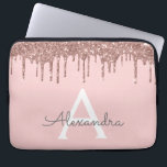 Monogram för Gnistra om Glitter i  Laptop Fodral<br><div class="desc">Rosa - Ro Guld Faux Dripping Modern och Elegant Girly Glitter och Gnistra Elegant Monogram Fodral. Det här fodralen kan anpassas så att det inkluderar ditt första och första namn.</div>
