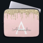 Monogram för Gnistran Guld Glitter vid  Rosan Laptop Fodral<br><div class="desc">Rosa och Guld Faux Dripping Modern och Elegant Girly Glitter och Gnistra Elegant Monogram Fodral. Fodral kan anpassas så att det omfattar ditt första och första namn.</div>