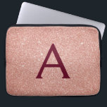 Monogram för Gnistran rosa ros Guld Burgundy Glitt Laptop Fodral<br><div class="desc">Rosa och Ro Guld Burgundy Faux Glitter och Gnistra Elegant Monogram Fodral. Fodral kan anpassas så att det omfattar ditt första och första namn.</div>