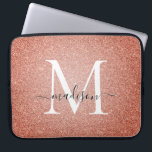Monogram för Gnistran Rosa ros Guld Glitter Laptop Fodral<br><div class="desc">Rosa ros Guld Glitter Gnistra  Skript Monogram Computer Laptop sleeve</div>