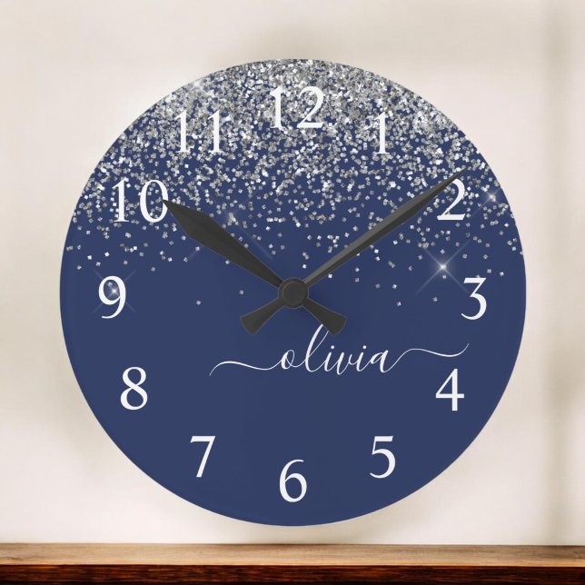 Monogram för Gnistran Silver Navy Blue Girly Glitt Rund Klocka (Skapare uppladdad)