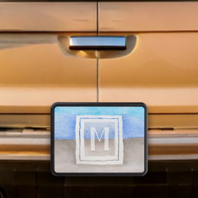 Monogram för havs- och sandfärg 🌊 blått och tonva dragkroksskydd (Sea & Sand 🌊 Blue and Tan Watercolor Monogram Hitch Cover -- Try Your Monogram On Screen Now!
)