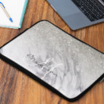 Monogram för marmor från silver Glitter Laptop Fodral<br><div class="desc">Den här designen kan vara personlig i det område som tillhandahålls genom att ändra fotot och/eller text. Du kan också anpassa den genom att klicka på Anpassa den här mallen och sedan välja klicka för att anpassa ytterligare alternativ och ta bort eller ändra färg i bakgrunden, lägga till text, ändra...</div>