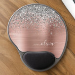 Monogram för Metall vid Silver i Glitter Gel Musmatta<br><div class="desc">Ro Guld -  Rosa och Silver Faux Foil Metallic Gnistra Glitter Brushed Metall Monogram Namn och Initial Mousepad (Mouse Pad). Det gör perfekten söt 16-årsjubileum,  bröllop,  möhippa,  årsdag,  babydusch eller bachelorette-fest för någon som glam lyxen och chic stilar i kärlek.</div>