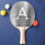 Monogram för metallisk olja från Luxury Silver Pingisracket<br><div class="desc">Luxury Silver Faux Metallic Foil Elegant Monogram Ping Pong Paddle. Den här engrammade Ping Paddle kan anpassas så att den omfattar ditt första och första namn och gör en underbar gigantisk födelsedag eller bröllop-bachelorette-partigåva.</div>