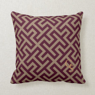 Monogram för mönster för modern brun greknyckel kudde