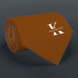 Monogram för Orange av Elegant   Namn | Ensidig Slips<br><div class="desc">En ensidig elegant med ett fet vitt monogram över en spisorangisk bakgrund i färg.  Ovanpå detta monogram sitter ditt förnamn eller efternamn som är skrivet i alla huvudstäder.  Över 40  unika färg finns i både ensidiga och tvåsidiga versioner. Du kan bläddra bland dem genom att klicka på samlingslänken.</div>