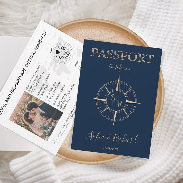 Monogram för passmålsbröllop i Guld Inbjudningar (passport gold compass monogram
)