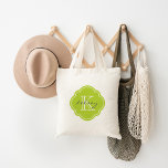 Monogram för Personlig av Apple Grönt Anpassningsb Tygkasse<br><div class="desc">Cute Girly Modern Tote Bag med Anpassningsbar Personlig Namn och Initial Monogram i Vintagen Marocko Quatrefoil Klöver Shape Ram Gräns</div>