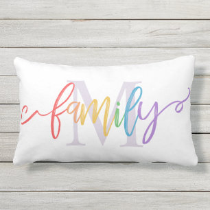 Monogram för Rainbow Script-familjen Lumbarkudde