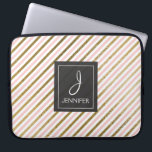 Monogram för rosa och guldfetter Rand Elegant Laptop Fodral<br><div class="desc">Rosa och Faux Guld Foil Stripe Elegant Monogram Fodral. Fodral kan anpassas så att du kan inkludera ditt initialvärde och fullt.</div>