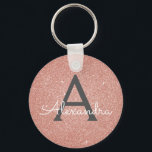 Monogram för rosa ros Guld Glitter och Gnistra Nyckelring<br><div class="desc">Nyckelkedjan rosa ros Faux Glitter och Gnistra Elegant Guld. Dessa nyckelkedjor kan anpassas så att de omfattar ditt första och första namn och är en perfekt-,  bachelorette-möhippa eller födelsedagsfest-tjänst.</div>