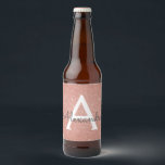 Monogram för rosa ros Guld Glitter och Gnistra Ölflaska Etikett<br><div class="desc">Rosa ros Faux Glitter och Gnistra Elegant Beer-etikett för Födelsedagsfest,  Möhippa,  Bachelorette Party eller bröllopsmottagning. Dessa etiketter för anpassningsbar och personlig kan anpassas så att de omfattar ditt första och första namn.</div>