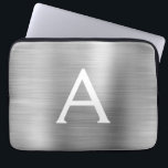 Monogram för rostfritt stål från Silver Laptop Fodral<br><div class="desc">Sleeve av Silver Faux Stainless Steel Elegant Monogram. Den här sleeven kan anpassas så att den omfattar ditt första och första namn.</div>