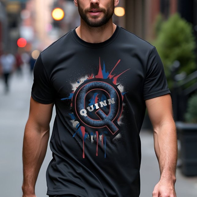 Monogram för sprejfärg 'Q': Anpassade Urban T Shirt (Skapare uppladdad)