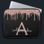 Monogram för Svarta Glitter-Gnistran rosa ros Laptop Fodral<br><div class="desc">Rosa ros Guld och Black Faux Dripping Modern och Elegant Girly Glitter och Gnistra Elegant Monogram Fodral. Fodral kan anpassas så att det omfattar ditt första och första namn.</div>