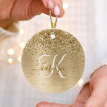 Monogram för utskrift av Guld Brushed Metall Glitt Julgransprydnad Keramik<br><div class="desc">Anpassa enkelt chicens dekorationsdesign i trendig med söt guld mousserande faux glitter på en borstad metallbakgrund i guld.</div>