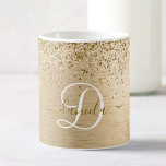 Monogram för utskrift av Guld Brushed Metall Glitt Kaffemugg<br><div class="desc">Anpassa enkelt trendigets chic kaffemönster i mugg som har söt guld mousserande glitter på en guld borstad metallbakgrund.</div>