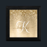 Monogram för utskrift av Guld Brushed Metall Glitt Minnesask<br><div class="desc">Anpassa enkelt den här presentboxen för chic i trendig med söt guld mousserande glitter på en borstad metallbakgrund i guld.</div>
