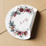 Monogram för vinter-röda burgundpeonier bröllop runt klistermärke<br><div class="desc">Elegant rund dekal med röd burgundi och vit botanisk blomma med gräs grönt säsong fir grenar, röda bär och löv och med bruds och trädgårds initialer. Observera att bakgrunden till färg är redigerbar. Du kan ändra den när du har valt alternativet CUSTOMIZE. — Lämpligt för vinter/jul-bröllop eller för andra vinterevenemang...</div>
