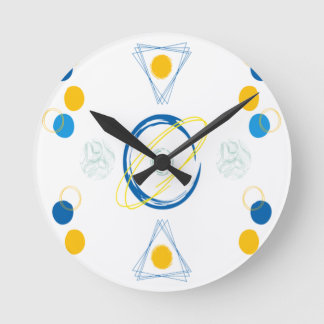 Monogram första Geometric modern Triangles Patter Rund Klocka
