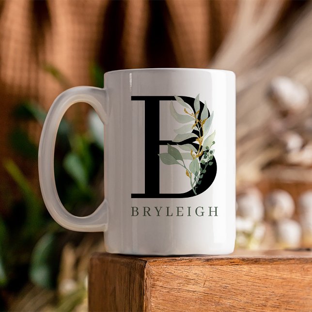 Monogram första vattenfärgen Greenery Kaffemugg (This mug features a monogram with watercolor greenery with gold and the name below in green.)