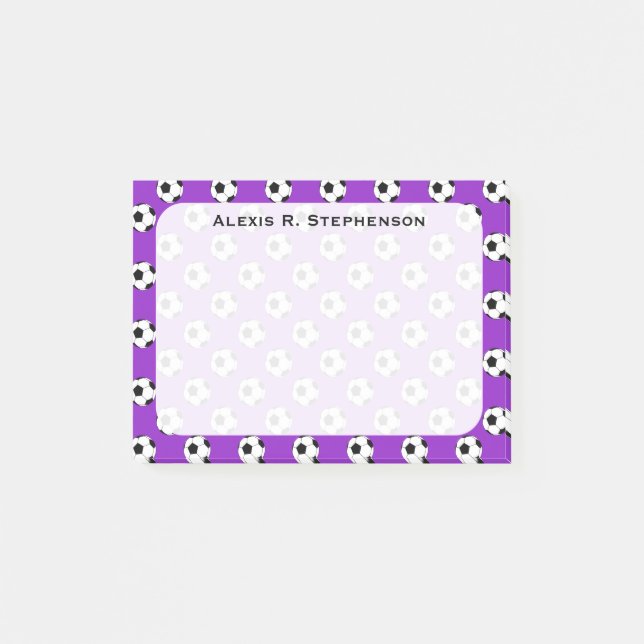 Monogram fotbolls bollar på lila post-it block (Framsida)