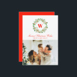 Monogram foto av årsmassan Vintage Julkort<br><div class="desc">En elegant krans av holly och mistletoe accentuerar familjen namn ett brev monogram på detta enda helgdag för fotomollkort i ett landskap i klassiska röda nyanser och grönt. Lägg till ett längre meddelande till kortets baksida om du vill ha underbarare anpassningsalternativ och göra ditt kort till ett slags riktigt kort....</div>