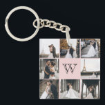 Monogram fotokollage  Rosa<br><div class="desc">Få den här engrammade nyckelkedjan med 8 av dina favoritfoton på den. Det har en ställe för dig att lägga till ditt första. Det här är underbarare för bröllop-foton,  baby-foton och familjefotografier.</div>