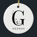 Monogram G Celestial Namn Julgransprydnad Keramik<br><div class="desc">Lägg till en gnutta celestial magi till din helgdag-décor med den här fantastiska monogramprydnaden för julprydnad! Denna personlig är en perfekt som är viktig för årstiden. Den har ett brev med små stjärnor och måne kring den och ditt val av namn under. Den passar bekvämt in i upp till 10...</div>