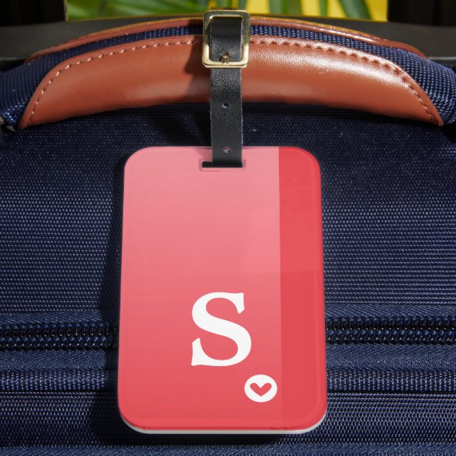 Monogram Girly Red Heart Simple Modern Chic Bagagebricka (Framsida Insitu 2)