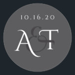 Monogram Grått Bröllop Initialer Runt Klistermärke<br><div class="desc">Anpassa med initialer och bröllop färg. Bakgrunden till färg är också anpassadet.</div>