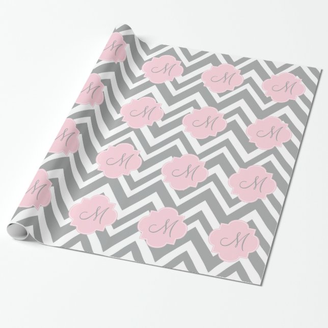 Monogram Grått och vit Chevron med Pastel Rosa Presentpapper (Utrullad)