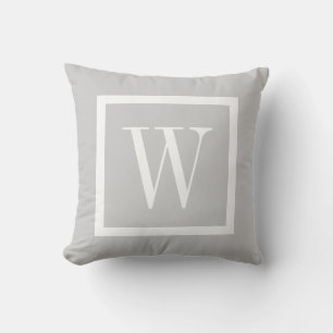 Monogram, grått och vit parfymkvadrat kudde