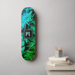 Monogram grönt turquise ombre löv mönster coola mini skateboard bräda 18,5 cm<br><div class="desc">Ta med lite av djungelns tropikernor på gatorna i din stad när du användor coola, chic, modernt skateboard sport ett handskrivet monogram som initialt över en grafisk handflatan-löv-mönster av levande, ångblått tealblått, turkos och grönt i svart grafik. Gör en roligt och snyggt påstående varje gång du surfor trottoaren. Gör en...</div>