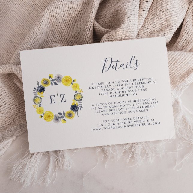 Monogram Gul Grå Blommig Krans Bröllopsdetaljer Tilläggskort (Skapare uppladdad)