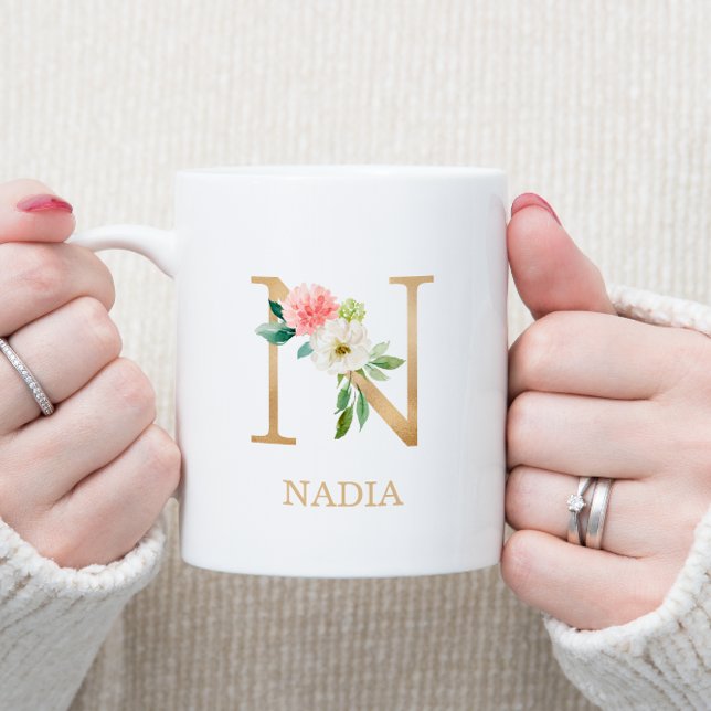 Monogram Guld Brev N | Blommigt Rosa White Grönt Kaffemugg (Skapare uppladdad)